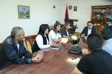 Մարզպետ Դավիթ Խուդաթյանն աշխատանքային քննարկում անցկացրեց Լեռնային Ղարաբաղից բռնի տեղահանված հայերի աջակցման հասարակական խորհրդի Արմավիրի մարզի ներկայացուցիչների հետ