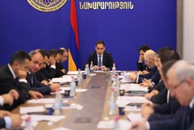 Տարածքային կառավարման և ենթակառուցվածքների նախարարությունում այսօր մարզպետ Արգիշտի Մեխակյանը մասնակցել է նախարար Դավիթ Խուդաթյանի գլխավորությամբ անցկացված աշխատանքային խորհրդակցությանը