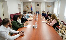 Մարզպետը պատվոգրեր ու շնորհակալագրեր է հանձնել աշակերտներին և ուսուցիչներին Մարզպետը պատվոգրեր ու շնորհակալագրեր է հանձնել աշակերտներին և ուսուցիչներին