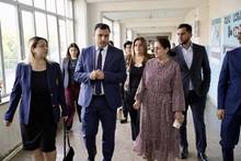 Արմավիրի մարզպետ Արգիշտի Մեխակյանը  Մերձավանի միջնակարգ դպրոցում ծանոթացել է դպրոցում տիրող իրավիճակին
