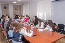 Մարզպետ Արգիշտի Մեխակյանը հանդիպում է ունեցել մարզում գործող հասարակական կազմակերպությունների ղեկավարների հետ Մարզպետ Արգիշտի Մեխակյանը հանդիպում է ունեցել մարզում գործող հասարակական կազմակերպությունների ղեկավարների հետ