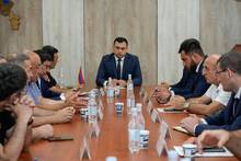 Արմավիրի մարզպետ Արգիշտի Մեխակյանն այսօր հանդիպում է ունեցել Արաքս և Մեծամոր համայնքներում շահագործվող հանքավայրերի սեփականատերերի հետ Արմավիրի մարզպետ Արգիշտի Մեխակյանն այսօր հանդիպում է ունեցել Արաքս և Մեծամոր համայնքներում շահագործվող հանքավայրերի սեփականատերերի հետ
