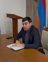Վահրամ Խաչատրյանը հանդիպում է ունեցել Արմավիր համայնքի Լենուղի բնակավայրի վթարային բազմաբնակարան շենքերի բնակիչների հետ