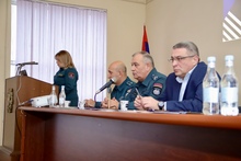ՀՀ Արմավիրի մարզպետի աշխատակազմի վարչական շենքում տեղի ունեցավ աշխատաժողով՝ «Աղետներին դիմակայունության օր» խորագրով