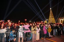 Վառվեցին Արմավիր համայնքի գլխավոր տոնածառի լույսերը