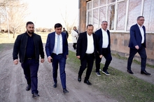 Վահրամ Խաչատրյանը Շենավանում ծանոթացել է դպրոցի պայմաններին և մանկապարտեզի կառուցման աշխատանքներին